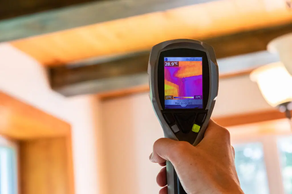Indoor environmental assessor using a thermal imaging camera to inspect a home